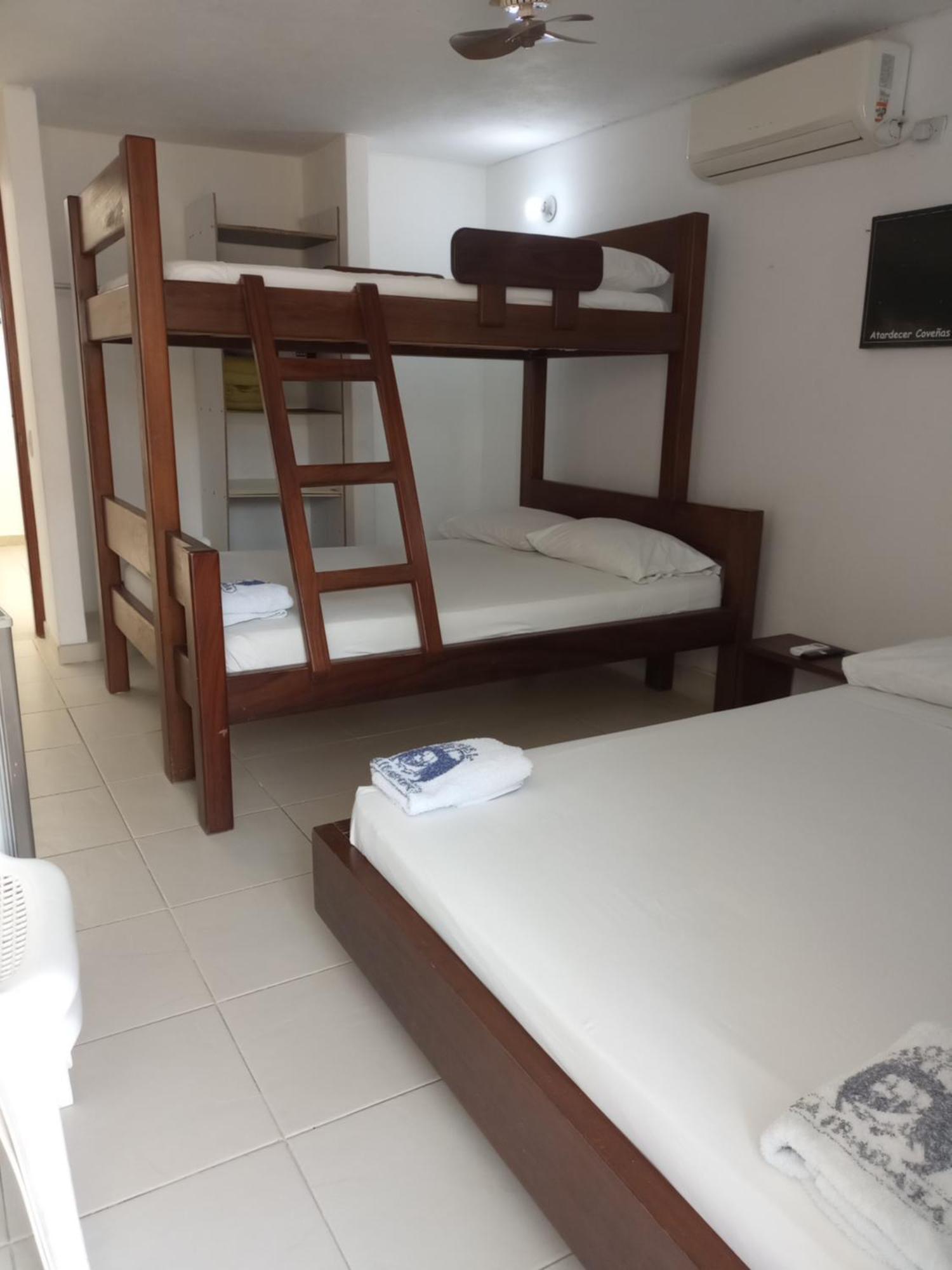 Hotel La Fragata Ковеньяс Экстерьер фото
