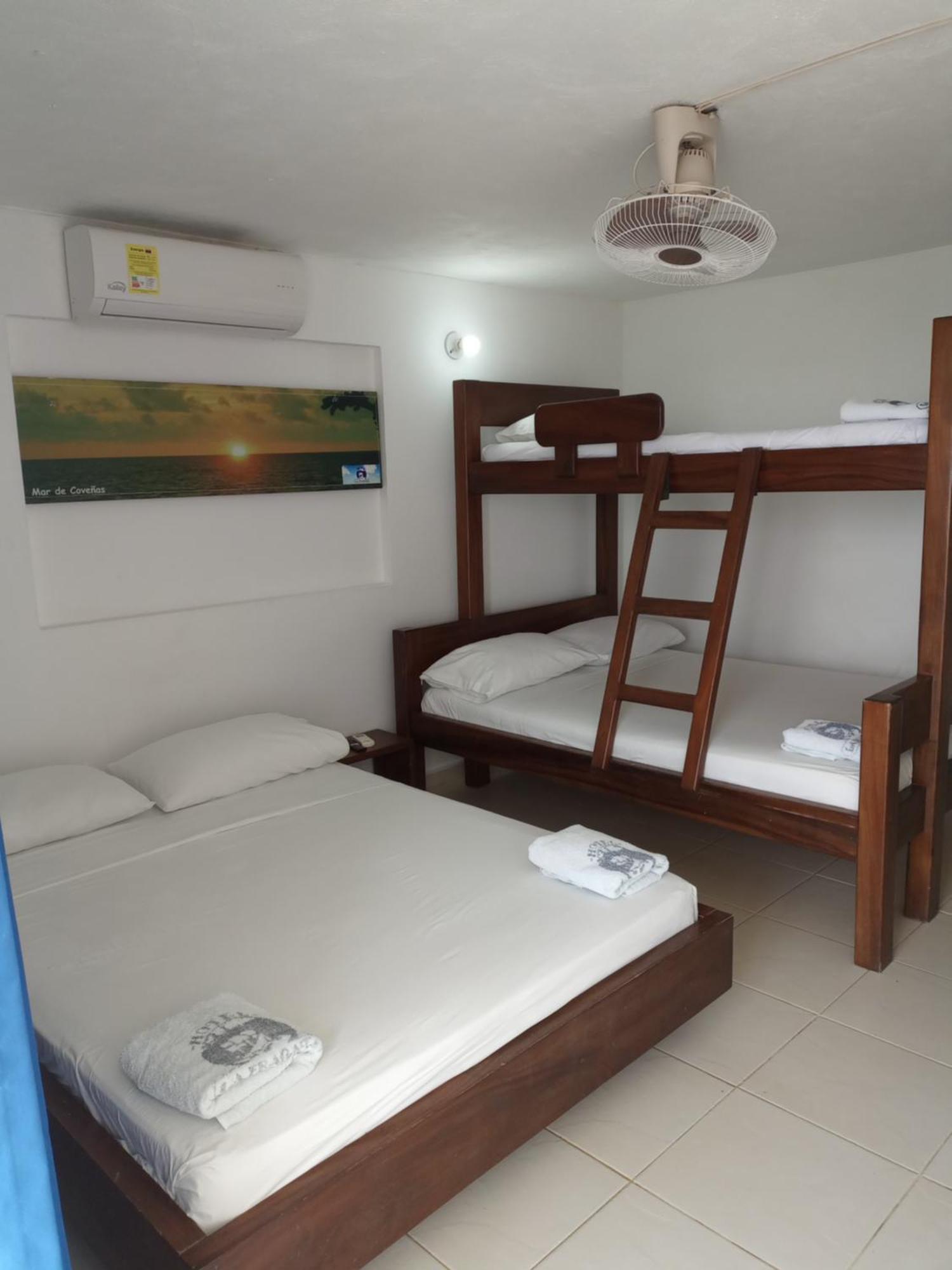 Hotel La Fragata Ковеньяс Экстерьер фото