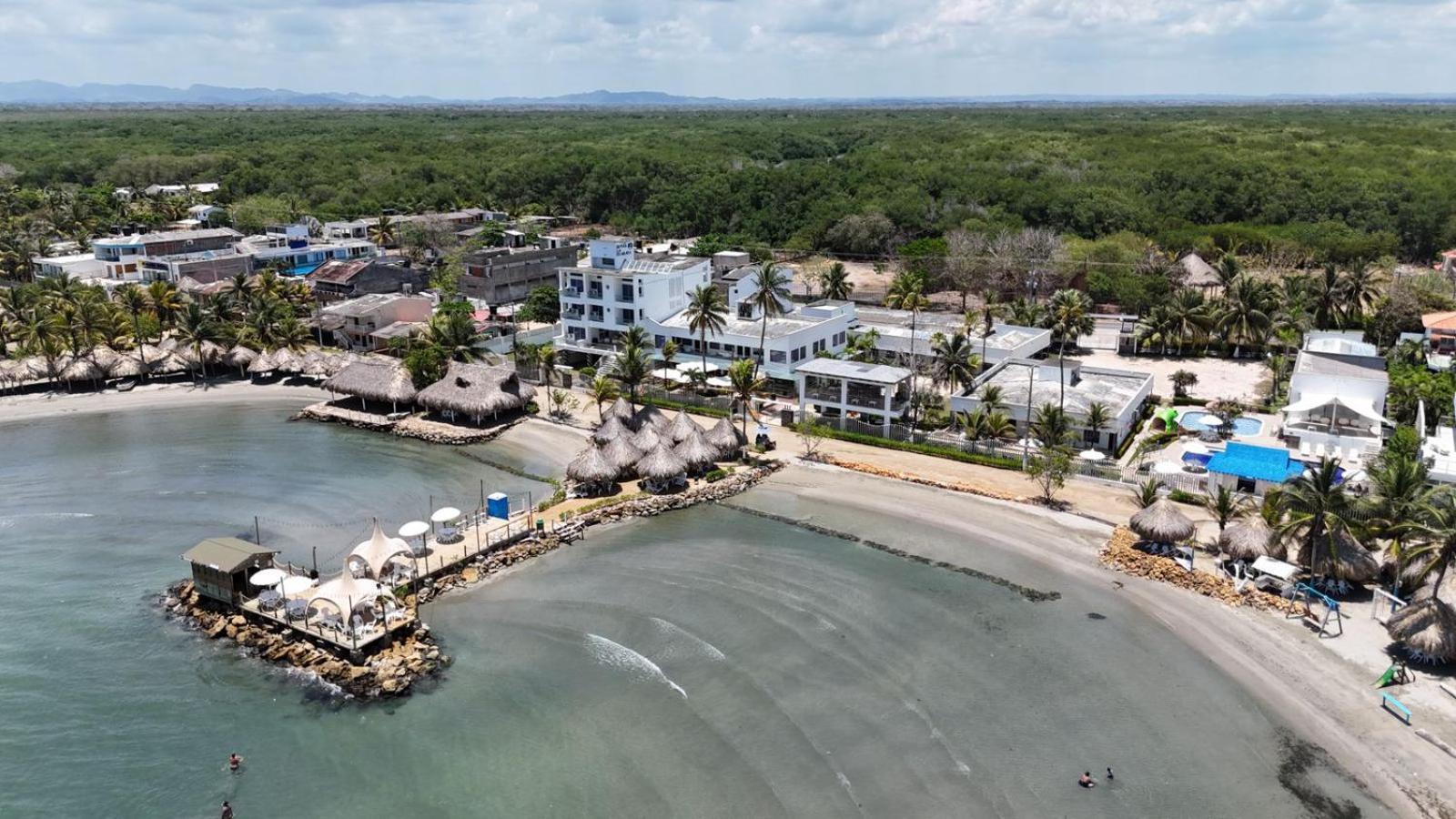 Hotel La Fragata Ковеньяс Экстерьер фото