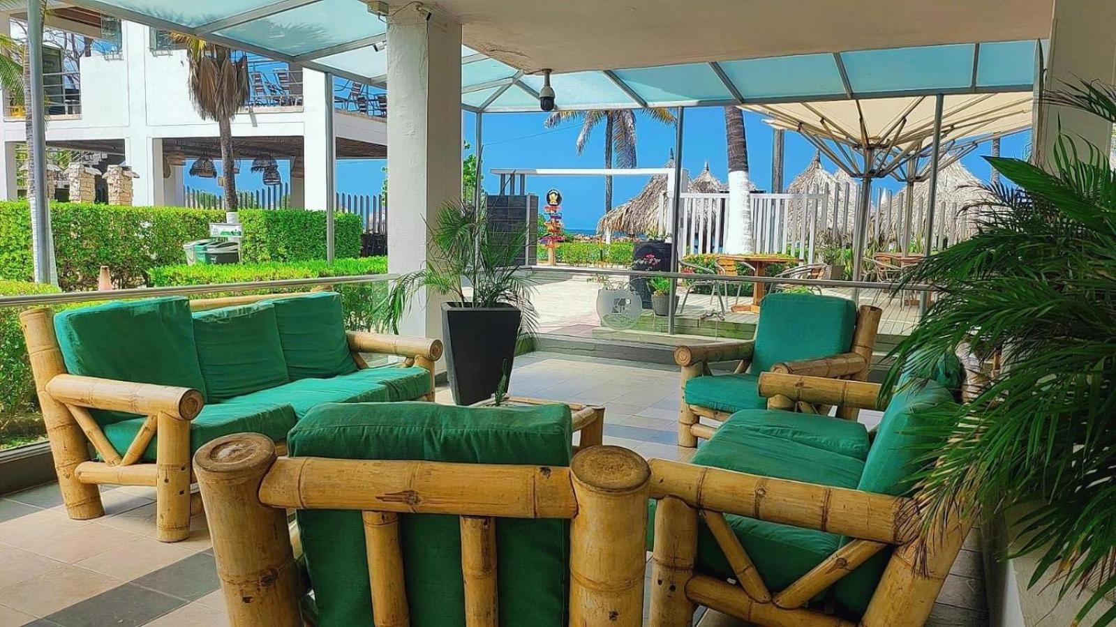Hotel La Fragata Ковеньяс Экстерьер фото